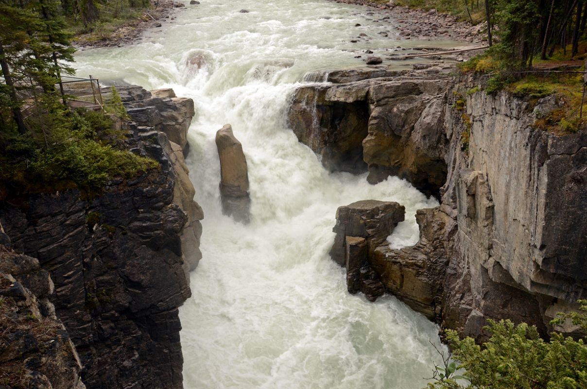 09 Sunwapta Falls From Icefields Parkway